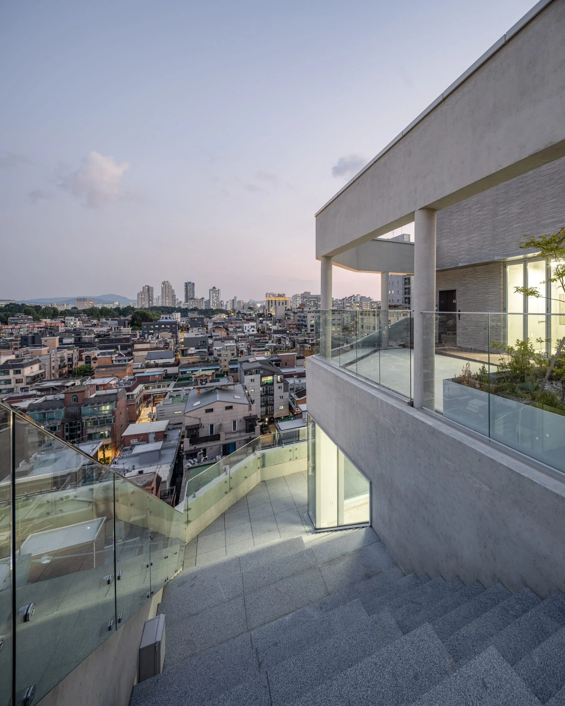 해질 무렵 DS군자타워 루프탑에서 본 도심